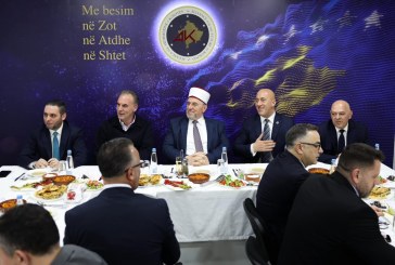 Ramush Haradinaj shtron iftar për drejtuesit e Bashkësisë Islame të Kosovës