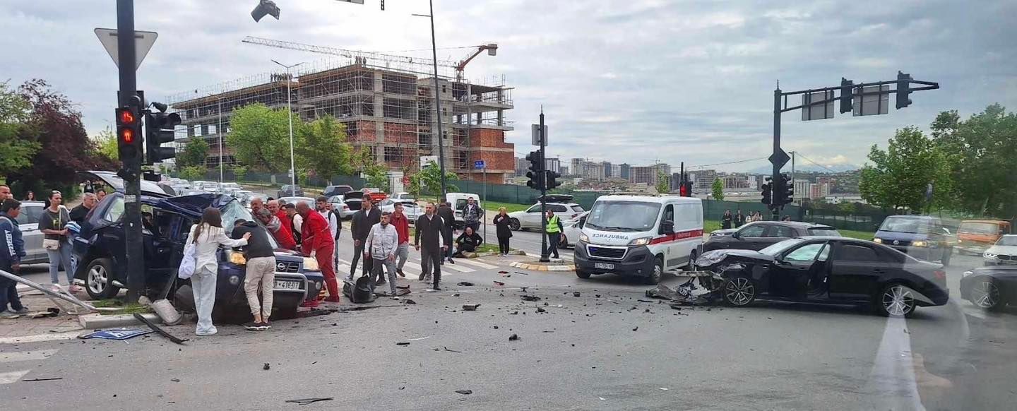 Gjashtë të lënduar nga aksidenti në Prishtinë