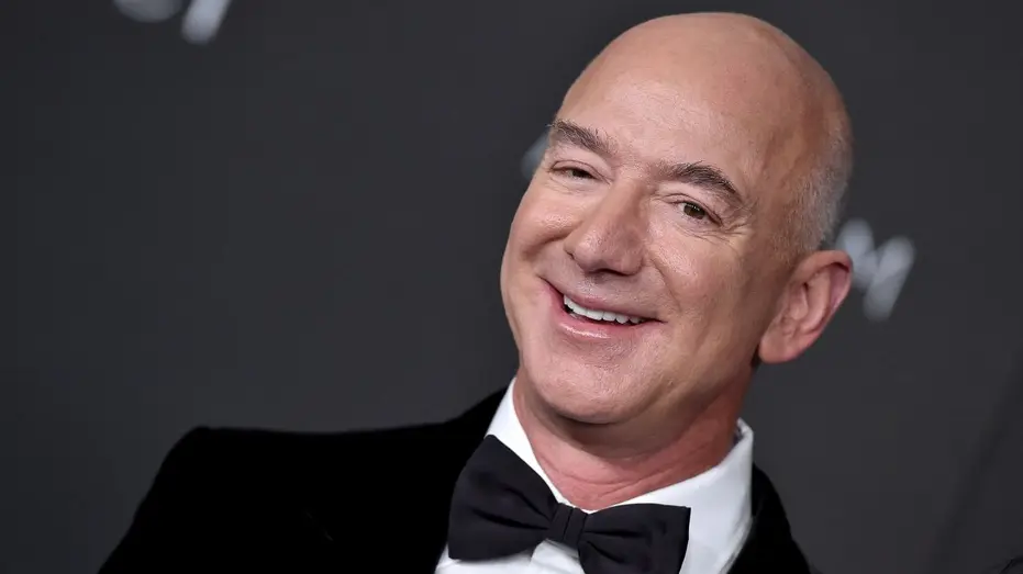 Bezos do të shesë pesë miliardë dollarë aksione të Amazon pasi aksionet e kompanisë arrijnë rekord të lartë