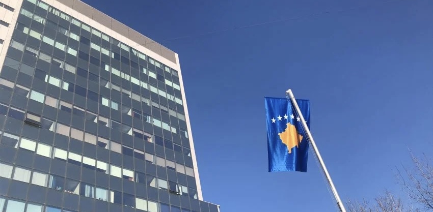 Pavarësisht kritikave të ashpra, Qeveria arsyeton Ligjin për KPM-në
