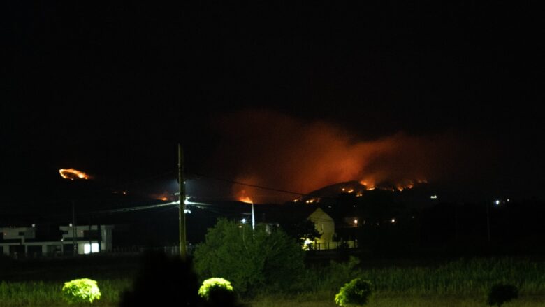 Zjarr në fshatin Babaj i Bokës