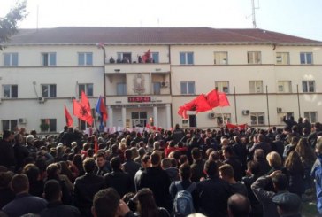 “Të shtypur po, të nënshtruar jo” – shqiptarët e Luginës protestojnë kundër politikave shtypëse të Beogradit