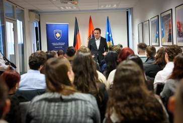 Kurti takohet me studentë nga diaspora në Gjermani: Ofrimi i mundësive për ta, jetik për të ardhmen e vendit