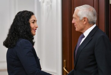 Osmani priti në zyrë gjeneralin Clark: Vendosmëria dhe lidershipi i tij i kontribuuan lirisë së Kosovës