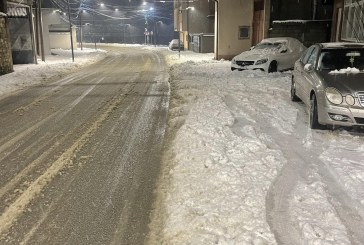 Reshjet e Dëborës: Gjendja Momentale në Rrugët e Junikut