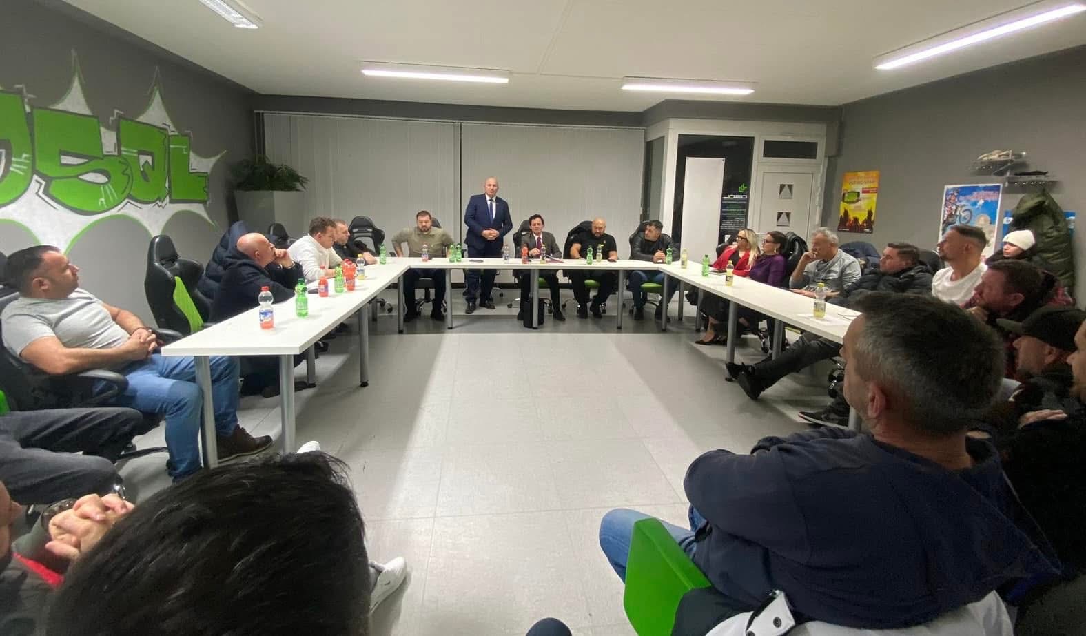 Blakaj takohet me bashkëatdhetarët në Gjermani: Mobilizim i madh për Aleancën