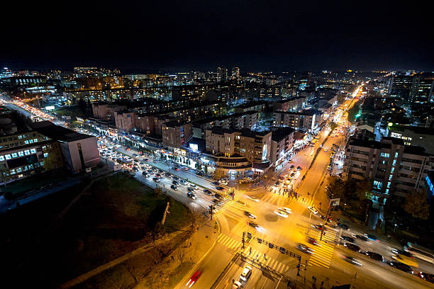 Një person në Prishtinë qëllohet me armë zjarri në veturën e tij
