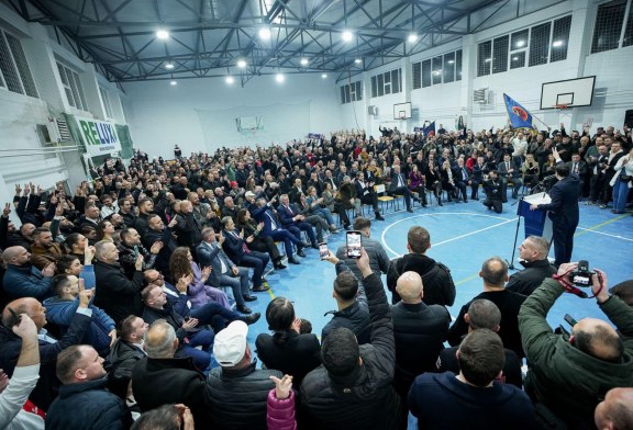 Abdixhikut në ora 10 të mbrëmjes i mbushet salla në Mramor: Pa fjalë, LDK dhe populli tashmë janë një