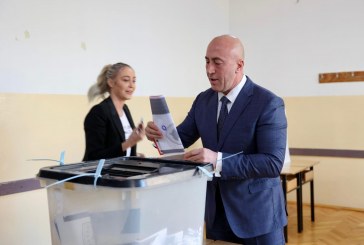 Voton Ramush Haradinaj – për herë të parë votojnë edhe dy fëmijët e tij