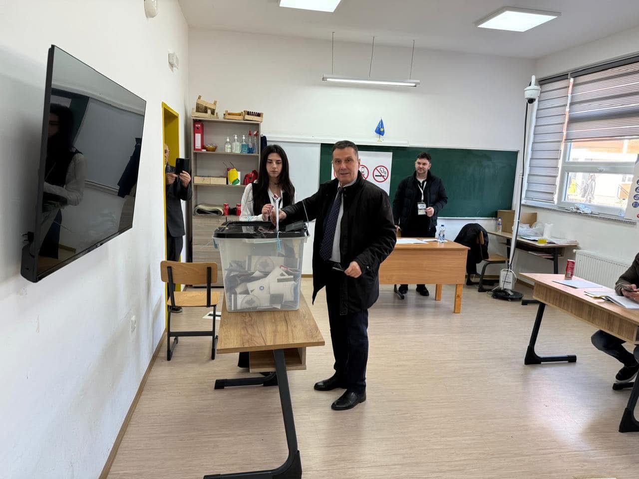 Pjesëmarrje e ulët në zgjedhje – Kryetari Shehu u bën thirrje qytetarëve të Junikut të dalin në votime