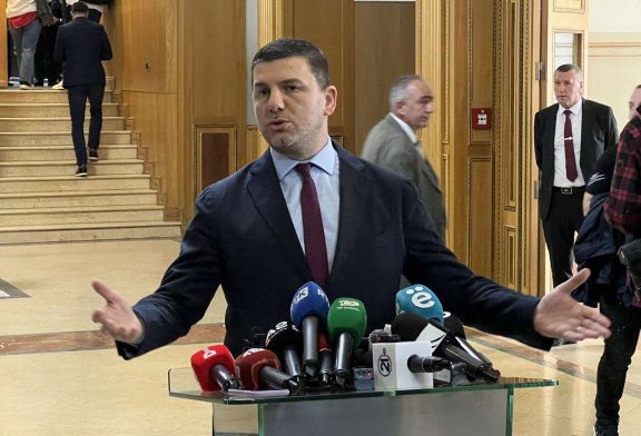 Krasniqi: VV e ka marr shtetin peng