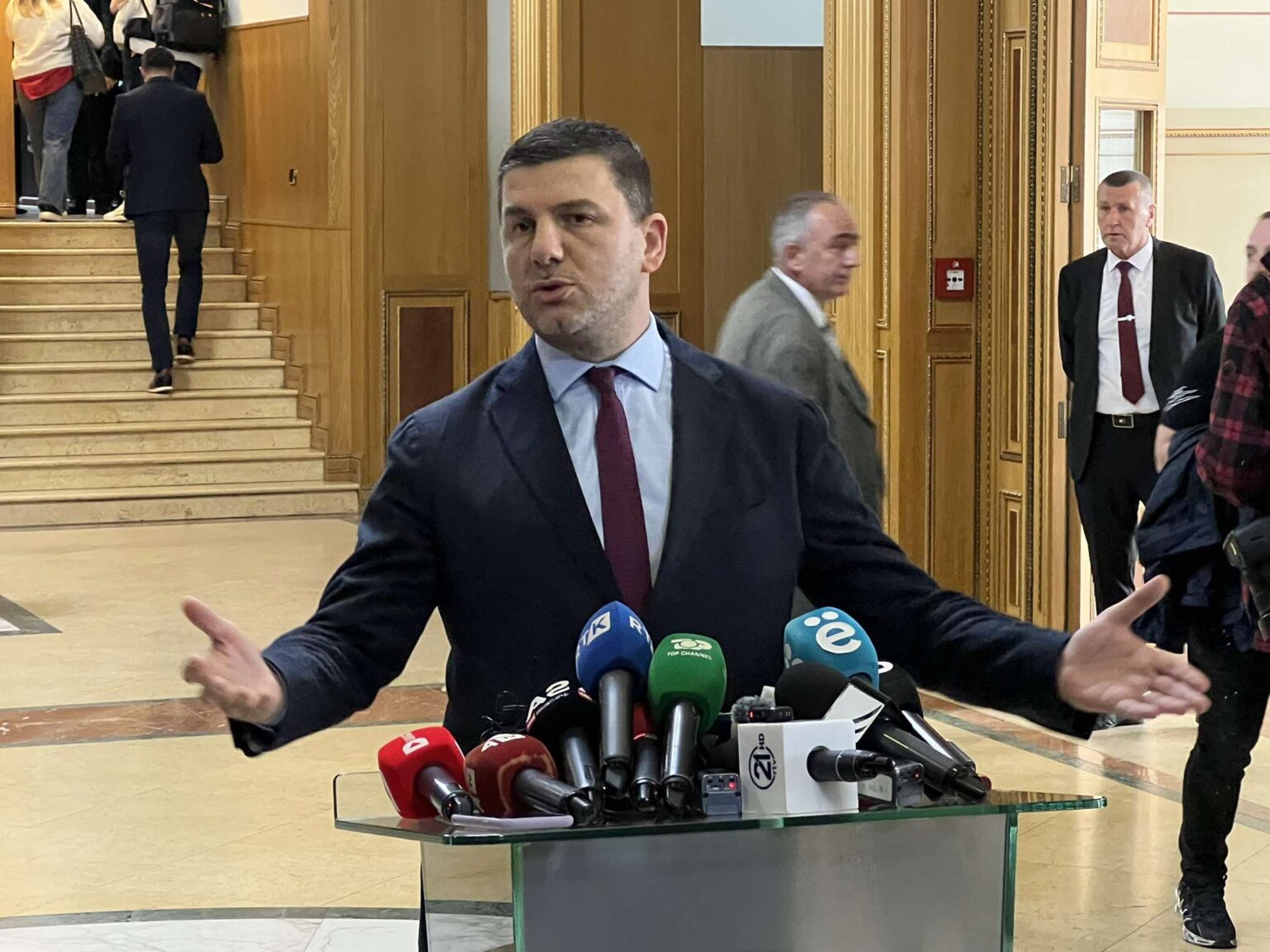 Krasniqi: VV e ka marr shtetin peng
