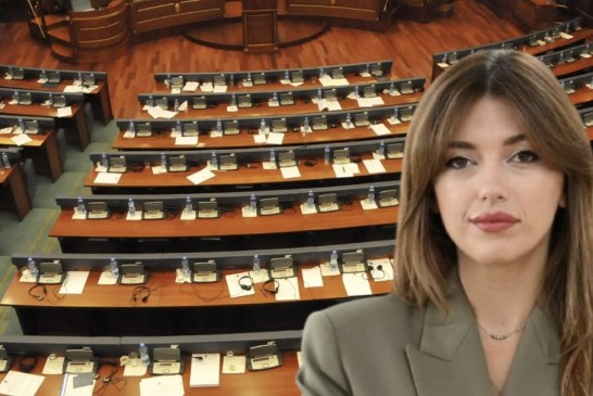Albulena Haxhiu përsëri provon të bëhet kryetare e Kuvendit