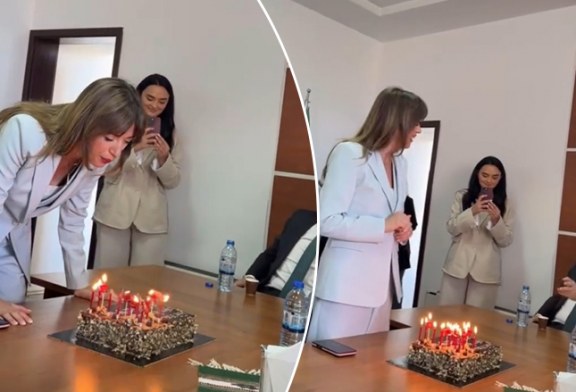 Festë në Vetëvendosje, Albulena Haxhiu feston ditëlindjen teksa kolegët e partisë e befasojnë me tortë dhe qirinj