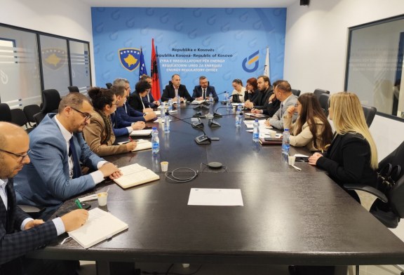 Rafuna i kërkon ZRRE-së shtyrjen e vendimit për shtrenjtimin e rrymës