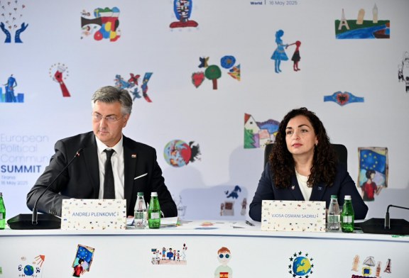 Osmani bashkë ne kryeministrin e Kroacisë kryesojnë tryezen e liderëve në Tiranë