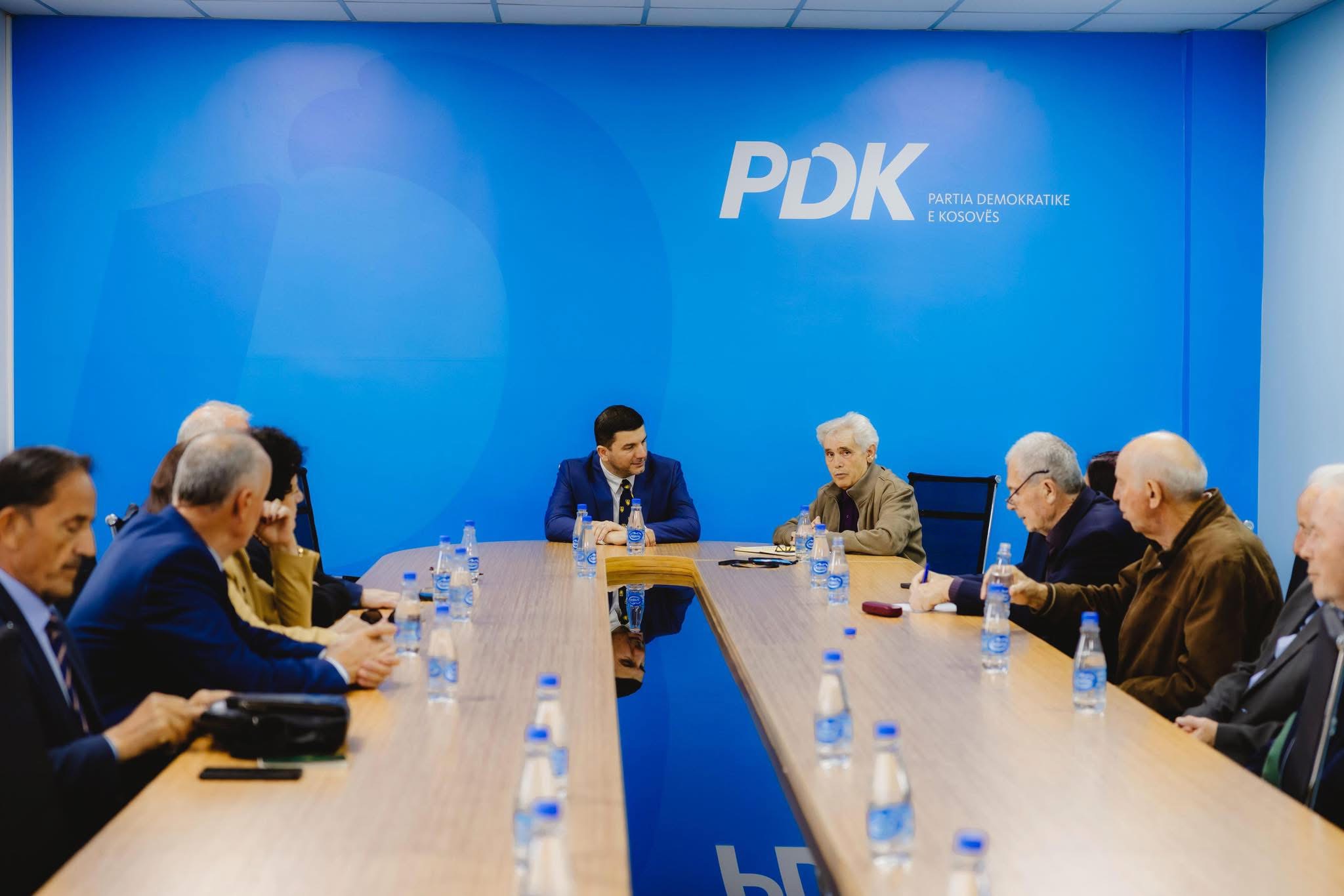 Kryetari i PDK-së takohet me Këshillin Politik: Diskutim për sfidat politike dhe të ardhmen e Kosovës