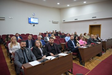 AAK-ja në Pejë mbështet propozimin për titullin “Nderi i Qytetit” për afaristët Devolli, Kelmendi dhe Lluka