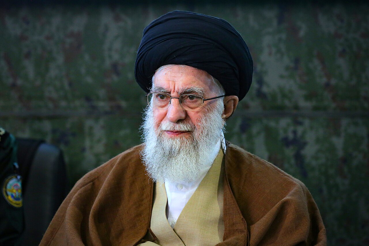 Raportohet se udhëheqësi i Iranit u zhvendos në një bunker nëntokësor