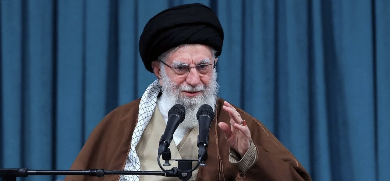 Trump e quajti një “shënjestër të lehtë”, por kush është Khamenei? Udhëheqësi i linjës së ashpër të Iranit, një nga njerëzit më të fuqishëm
