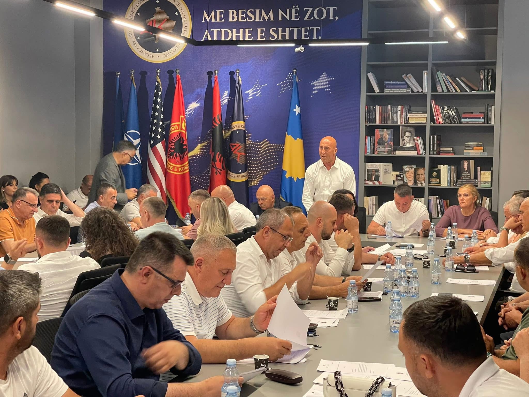AAK Zyrtarizon Kandidatët për Kryetarë Komunash për Zgjedhjet Lokale të Tetorit