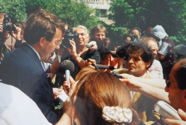 Viti 1997: Agim Maka pret përfaqësuesit amerikanë në Junik, diplomatin Michael McClellan dhe Bonkovskin