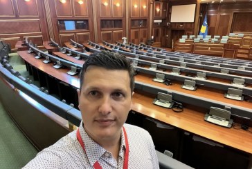 Ari Isufaj me mesazh të fortë për klasën politike: “Po dëshmoni se e doni karrigen më shumë se Kosovën”