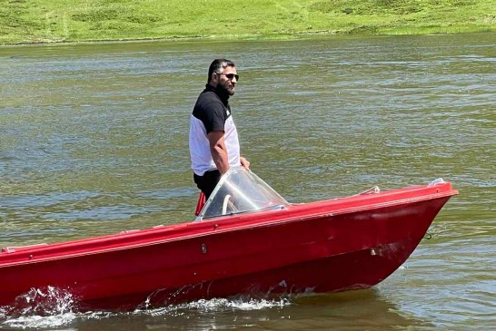 Djemtë e Junikut lundrojnë me anije në liqenin artificial të bjeshkëve