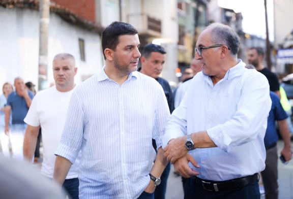 Memli Krasniqi zyrtarizon rikandidimin e Shaqir Totajt për Kryetar të Prizrenit: Me Shaqën, Prizreni është gjithmonë në punë