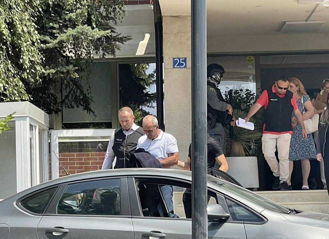 Zbardhen detajet e aksionit në Kadastra dhe Arkiva – Arrestime për keqpërdorim prone publike